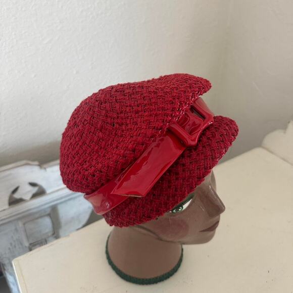 Vintage Women’s Red Woven Straw Hat Patent Bow Detail - Picture 2 of 3